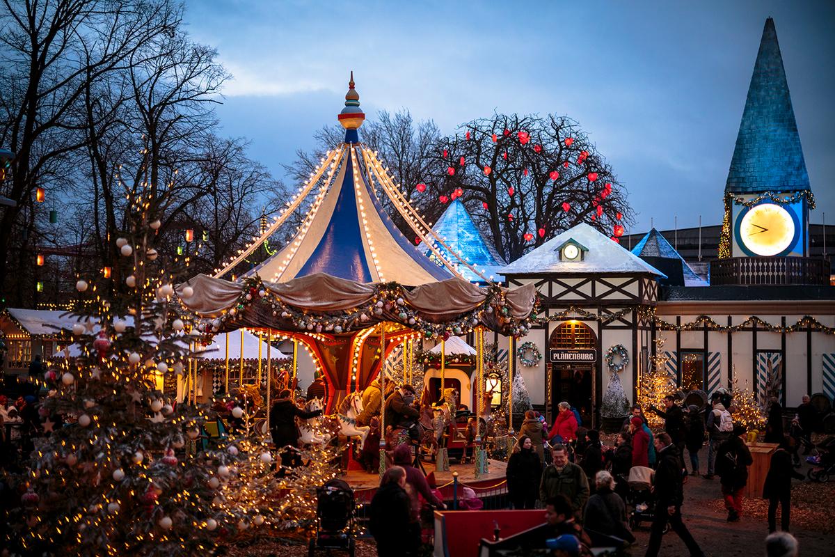 Copenhagen Private Christmas Spirit Walking Tour & Tivoli Gardens